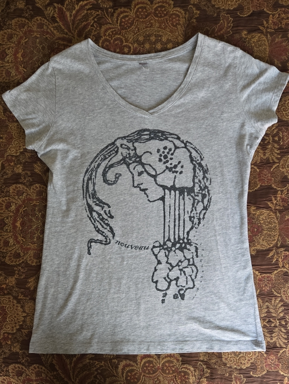 Women's Gray and Navy Blue Graphic V-Neck Tee with Art Nouveau Print